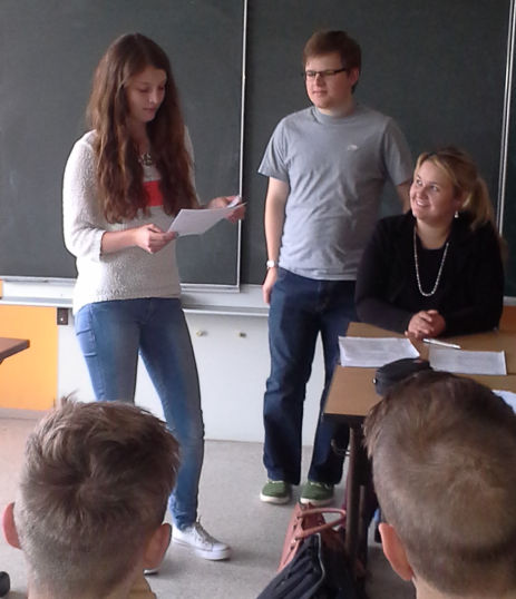 (v.l.n.r.: Sarah Pulter und die Veranstalter Tobias Göttling und Renate Sigrist)